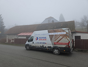 Zateplení stropu rodinného domu pomocí foukané izolace